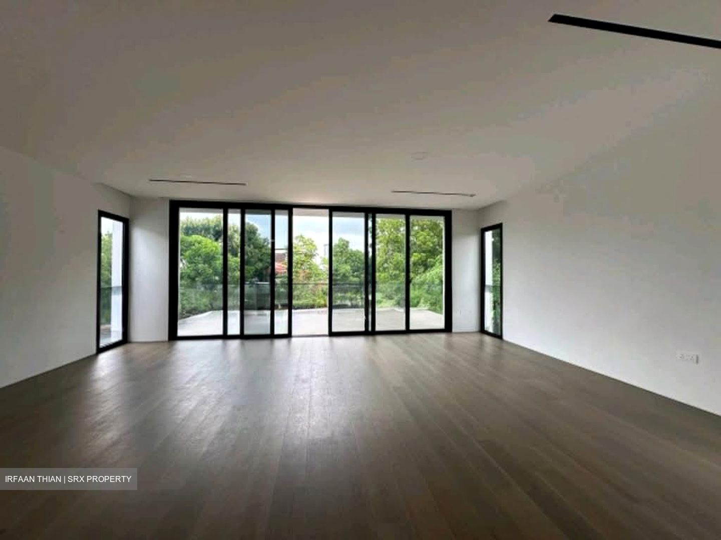 Grove Avenue (D10), Semi-Detached #539658161
